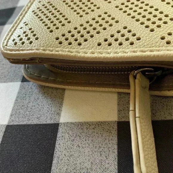 Jessica Simpson Clutch Zipper Wallet Gray & Metallic Color Faux Leather design - Picture 9 of 9